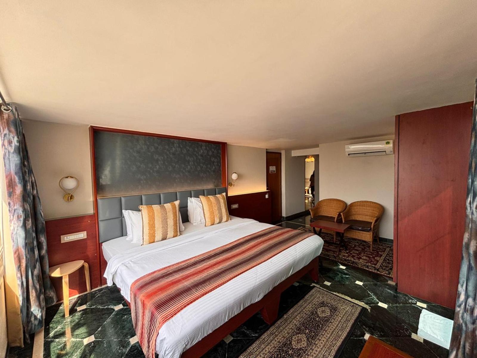Hiltop Hotel — Photos 2